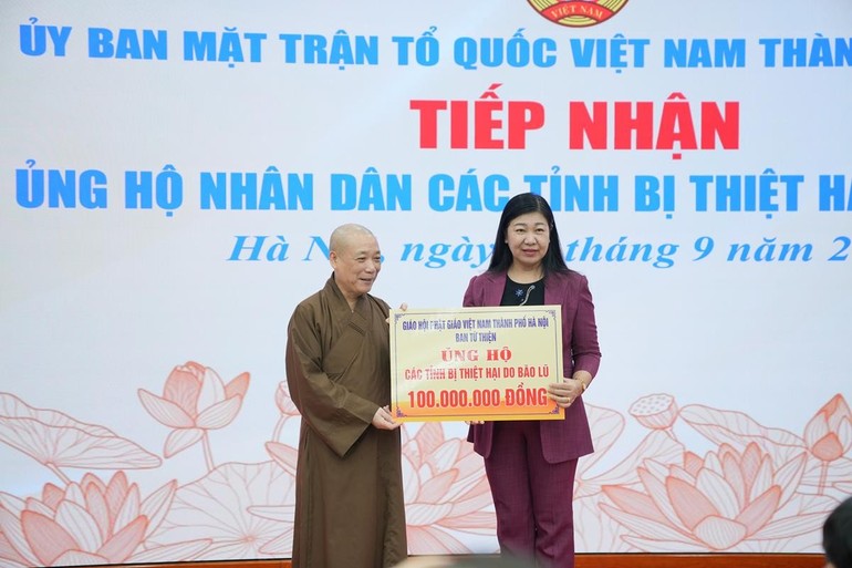 Hà Nội: Tăng Ni, Phật tử chung tay chia sẻ khó khăn với nhân dân vùng lũ, ảnh hưởng bão số 3