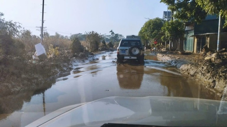 Yên Bái: Ban Từ thiện xã hội Phật giáo TP.Đà Lạt trao quà đến đồng bào vùng bão lũ