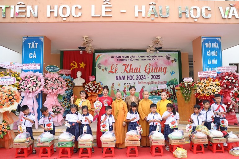 Nhiều hoạt động từ thiện của các tự viện dành cho học sinh, người có hoàn cảnh khó khăn