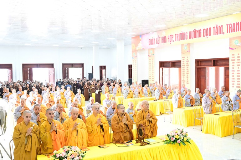 Hải Phòng: Lễ tạ pháp khóa hậu An cư kiết hạ, phát động ủng hộ đồng bào bị thiệt hại do bão lũ